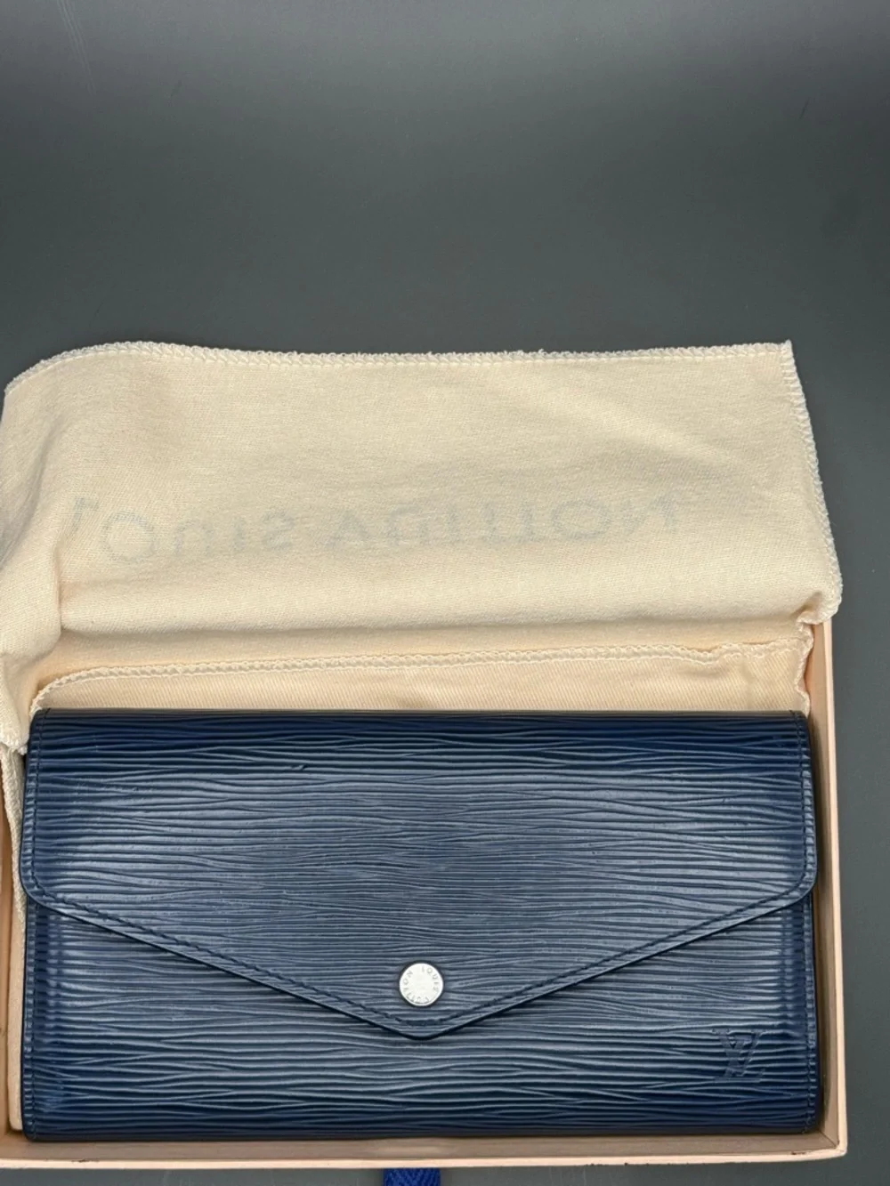 Louis Vuitton Epi Sarah Wallet Navy💙 with box dust bag, NIB